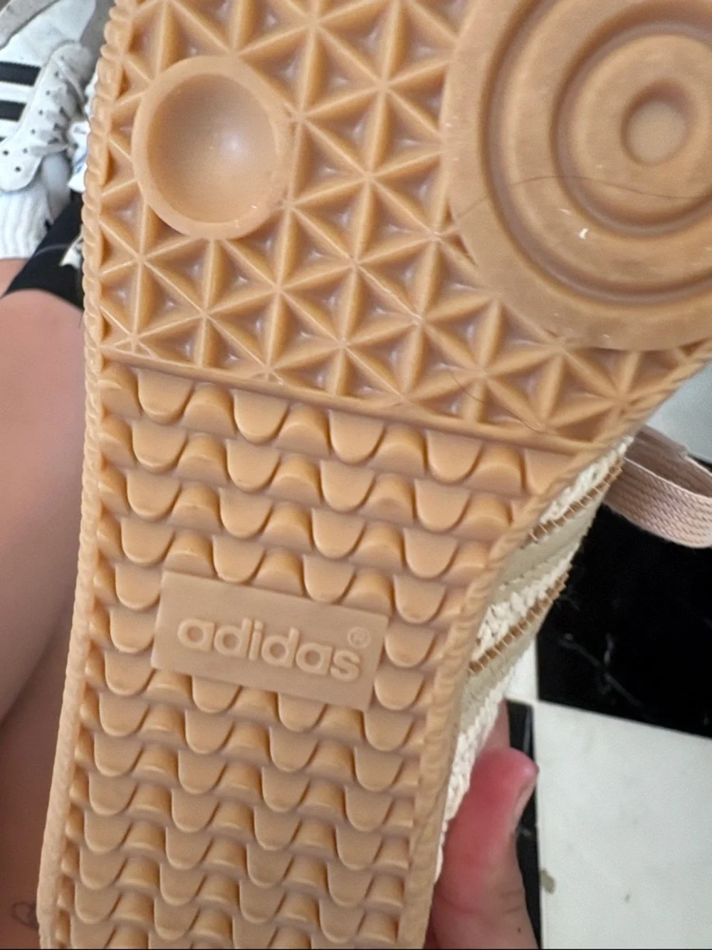 Adidas sambas tan and cream colored - Picture 4 of 5
